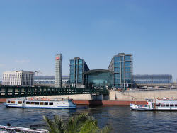 Spree und der Berliner Bahnhof